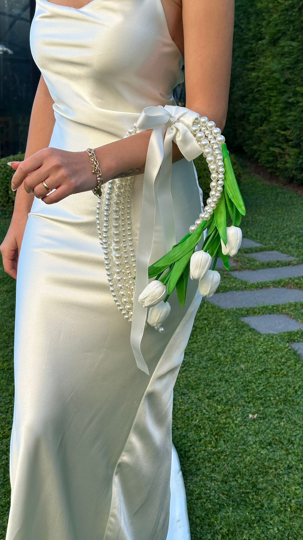 İncili Lale Buketi Kalibridal