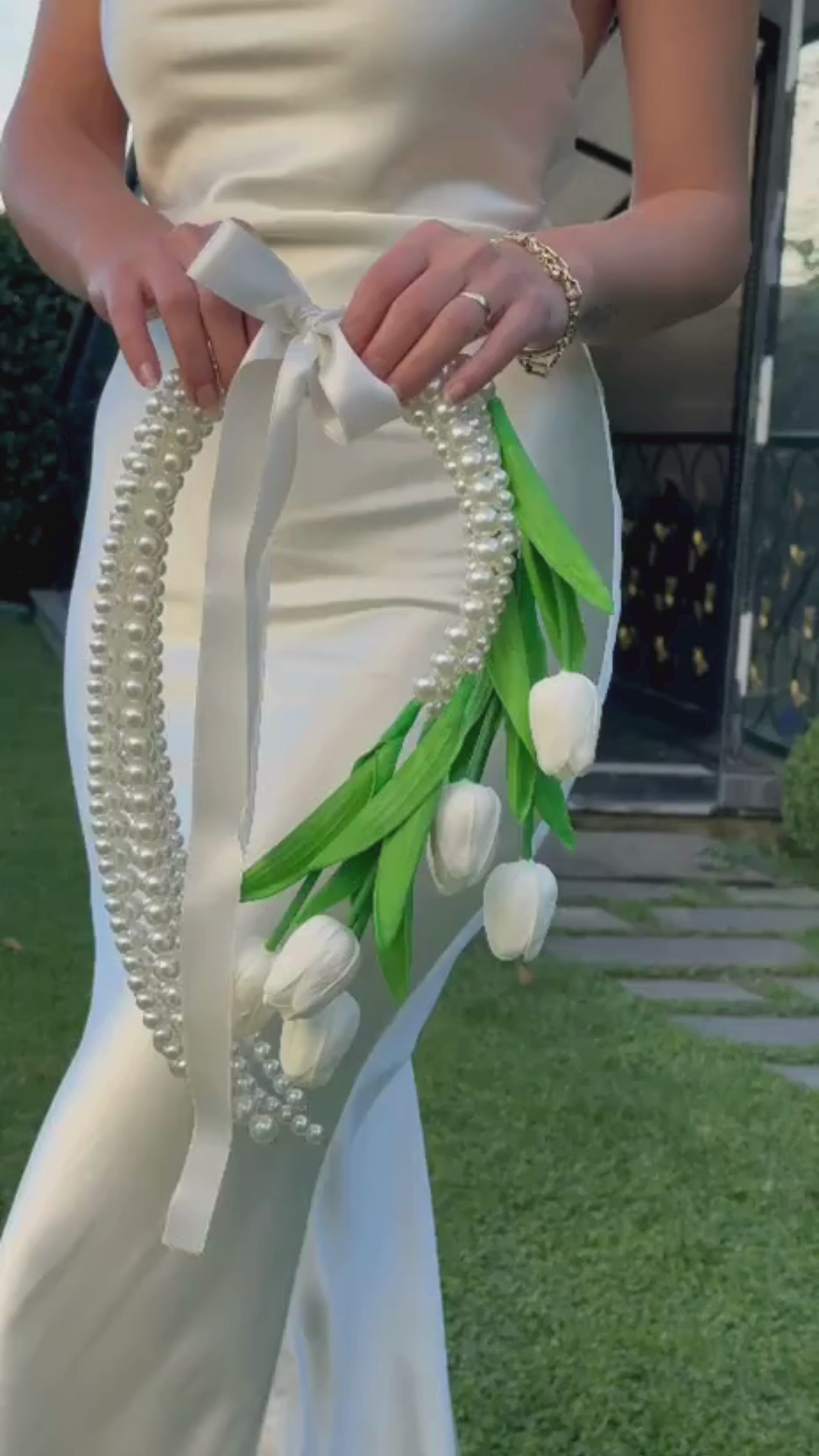 İncili Lale Buketi Kalibridal