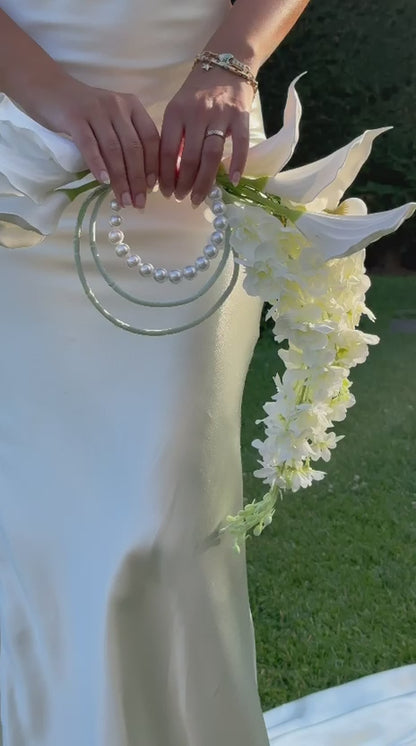 Gala Çiçeği ve Delphinium Gelin Buketi